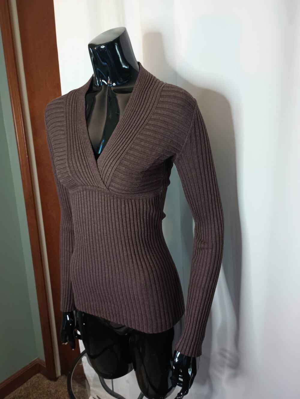 INC Women's Y2K Fitted Babydoll Sweater M Brown Slim Stretch V Neck Preppy Elena